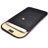 Photo: buzzhouse design Handmade felt cace Delux for MacBook Air11 (Made in Japan)