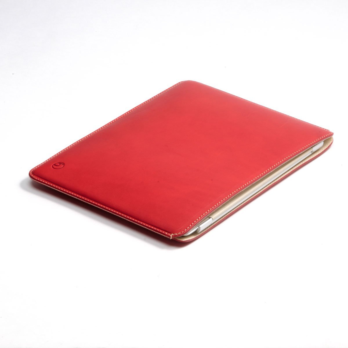 Photo: buzzhouse design Handmade leather case for iPad 2022 Red (Made in Japan)